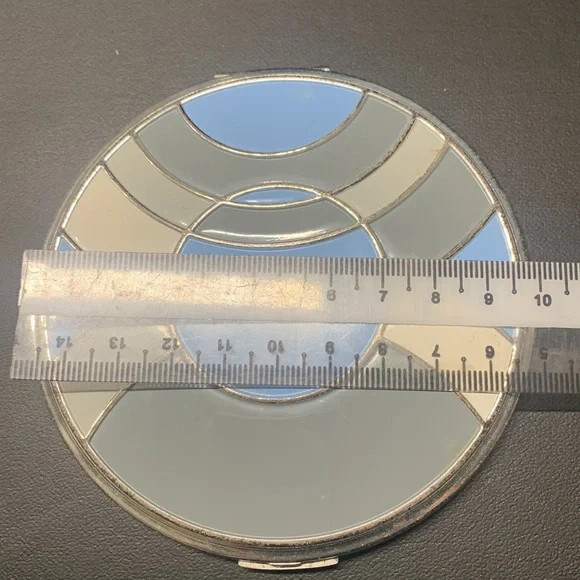 Collection of vintage compacts - Picture 2 of 6